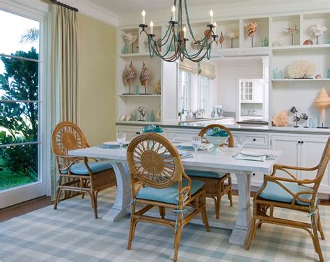 Glossy white trim breaks up the expanse of blue, keeping it from overwhelming. Blue and Green Dining Room ~ Room Design Ideas