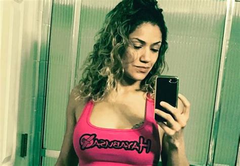 Pearl Gonzalez Pulled From Ufc Fight Because Of Breast Implants Larry