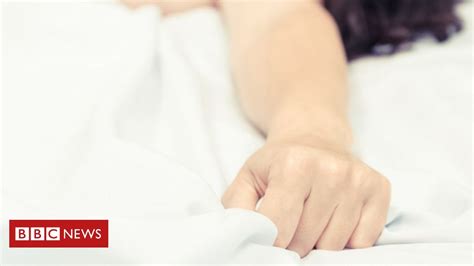 Os clichês sobre o orgasmo feminino derrubados pela ciência BBC News