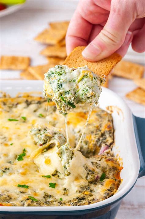 This Extra Creamy And Cheesy Hot Spinach Dip With Bacon Tastes Great On