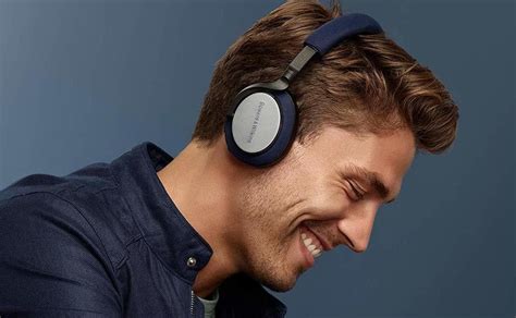 How To Wear Headphones Correctly For Optimum Comfort And Function