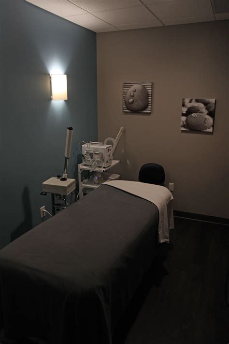 Massage and Facial Spa in Dallas | Hand & Stone Massage ...