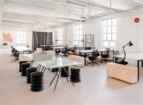 Dalam interior minimalis, warna putih, atau pastel, menjadi pilihan terbaik untuk mendapatkan kesan. Interior Ruang Kerja Minimalis yang Bikin Nyaman untuk ...