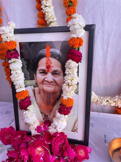 Anupriya Patel On Twitter आज कानपुर में मेरी पूज्यनीय मौसी गोमती वर्मा पत्नी श्री शिव बालक