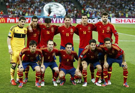 Cele doua echipe latine se vor intalni pe stadionul. Spain vs Italy 4-0 // Euro 2012 // final soccer match ...