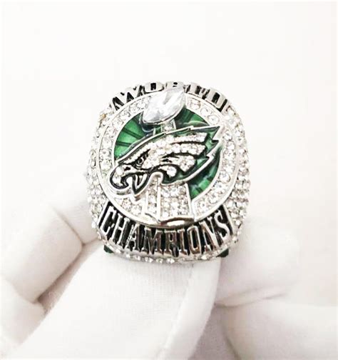 During interviews with reporters, eagles' owner jeffrey lurie said players had a simple request from players when it came to this year's. NEW Philadelphia Eagles Super Bowl Ring (2018) Replica - Players Ring | Super bowl rings ...