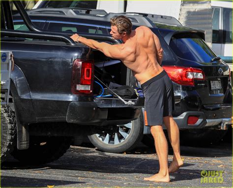 Chris Hemsworths Back Muscles Are Looking Ripped In New Shirtless Beach Photos Photo 4896812