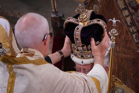 In Pictures Ceremonial Splendour As King Is Crowned The Independent