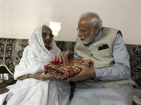 Pm Modi Spends Moments With His Mother In Gandhinagar Seeks Her Blessings