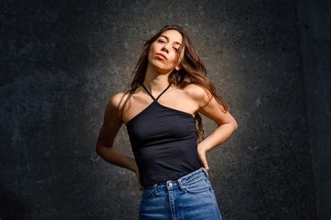 Vanaf 4 september pakt ze bij studio 'flowjob' zal te horen zijn op stubru, maar er komt ook een online artikelenreeks die de besproken. Flo Windey (24), de flapuit van 'Flowjob': "Ik wil meer ...