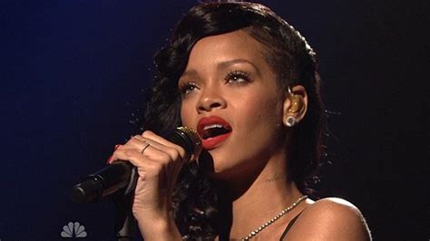 Snl After Odd First Performance Rihanna Debuts New Song Stay