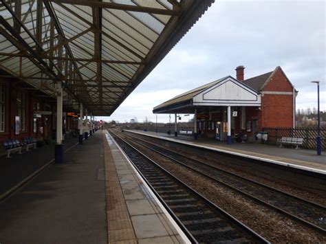 Scunthorpe Railway Station © Graham Hogg Cc By Sa20 Geograph