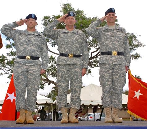 25th Infantry Division Welcomes New Commander And Receives Honors