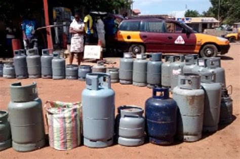 Mf no wonder we are going into a gas shortage, everyone and their mother is at the gas station tonight. GAS SHORTAGE HITS PARTS OF GHANA | KINGDOM FM ONLINE