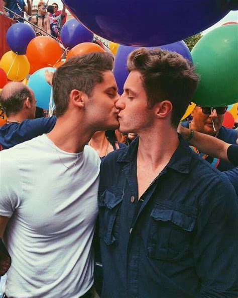 Same Love Man In Love Cute Gay Couples Couples In Love Le Bataclan Tumblr Gay Men Kissing