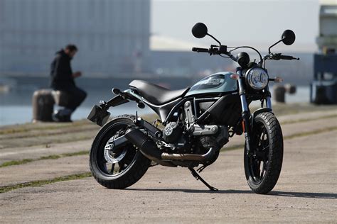 moto ducati scrambler sixty2 400
