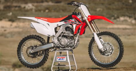 Rimozione cablaggio originale i scollegare i connettori originali honda posizionati sotto le fianchette e sotto il serbatoio appena rimossi, come mostrato in. 2016 Honda CRF250R - Dirt Bike Test