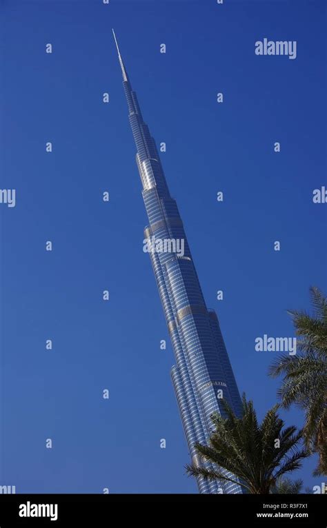 Souk Al Bahar Bridge Burj Khalifa Fountain Hi Res Stock Photography And