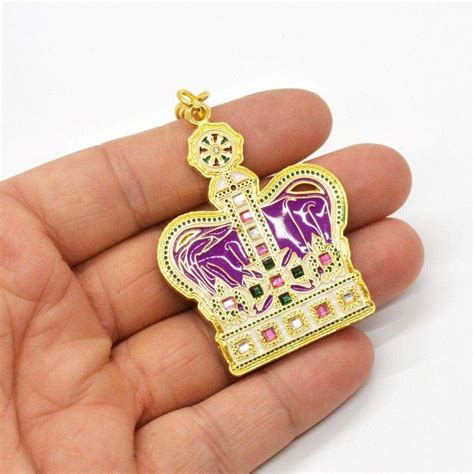 Breloc Amuleta Cu Coroana Purpurie Pentru Faima Si Succes 2019