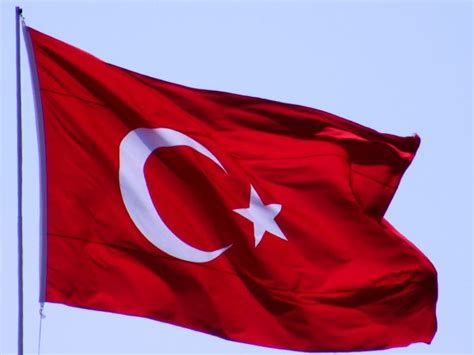 وصل عدد السكان في تركيا إلى 83,614,362 نسمة في شهر كانون الأول من عام 2020م، وتُعتبر المناطق الآتية أكثر المناطق المكتظة بالسكان في. صور علم تركيا , شعار الدولة العثمانية المميز بالهلال ...