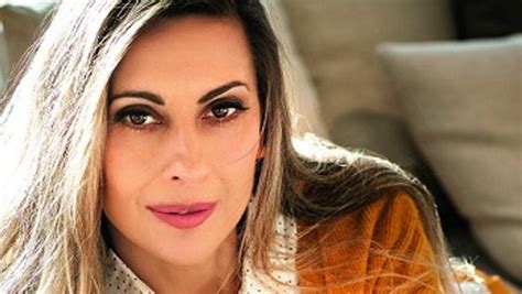 Συνέντευξη στο βημαgazino και τη δημοσιογράφο νατάσα μαστοράκου παραχώρησε η βίκυ παπαδοπούλου με. BLACK & WHITE -- MYRON __ '''ΚΟΚΚΙΝΟΣ ΚΥΚΛΟΣ''' ( Ο Θ&ατής ...