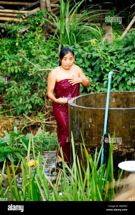 Karen Lady Washing Umpium Refugee Campthai Burmese Border South