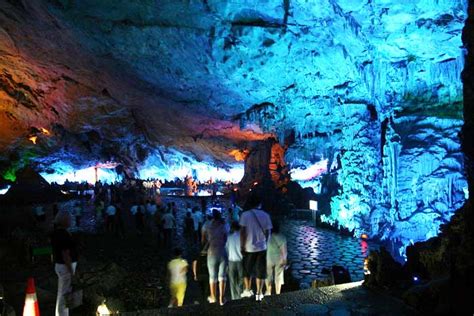 Пещера тростниковой флейты Туризм в Китае Достопримечательности