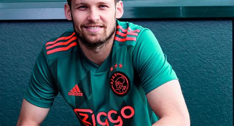 The ajax uniform are available in many different styles to suit every taste. Mediana Desvantagem asa uniforme completo ajax 2019 ...