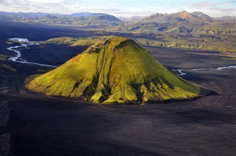 De petits nuages de cendres sont observées. Los 10 volcanes activos más grandes del mundo | Coyotitos