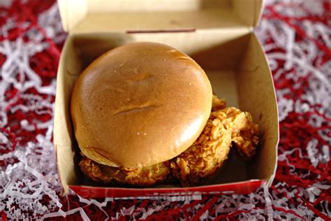 Review Can Jollibee Make Chicken Sandwiches As Good As Their