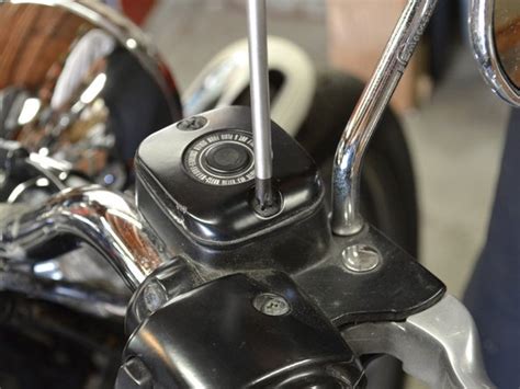 Vi bruker informasjonskapsler for å gi deg best mulig opplevelse av. Harley-Davidson Sportster Evolution Front Brake Fluid ...