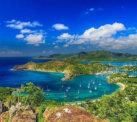 the beautiful caribbean islands is a massive archipelago located in the caribbean sea adjacent