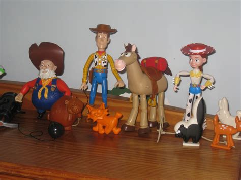 Dan The Pixar Fan Toy Story 2 Action Figure Collection Images And