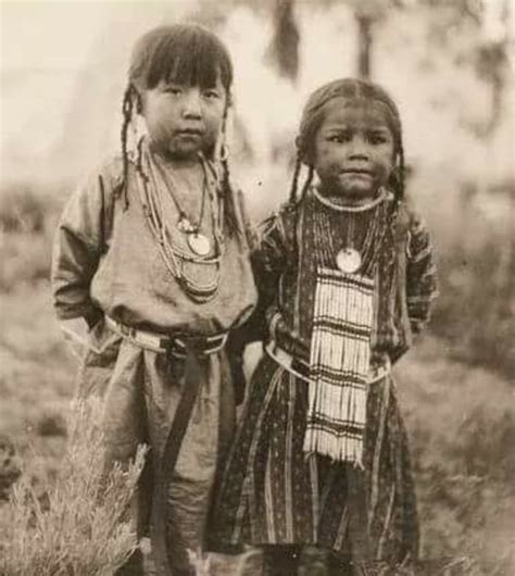 Дети коренных американцев Индейские женщины Коренные индейцы История коренных индейцев