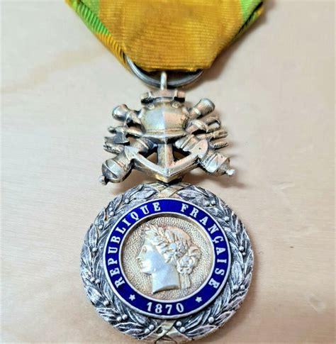 Scarce Vintage Ww1 Era French Military Medal Gallantry Jb Military