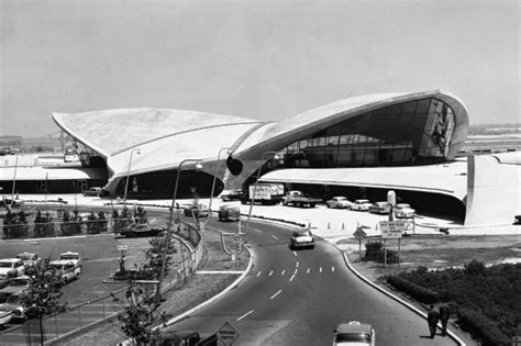 A Black And White Image Shows Eero Saarinens Twa Flight Center At John