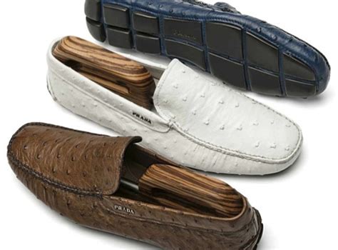 Comme beaucoup de nos mocassins préférés, le mocassin à glands est connu pour être durable, intemporel et polyvalent. Mocassins Homme Prada Drive, Secrets d'une Fabrication ...