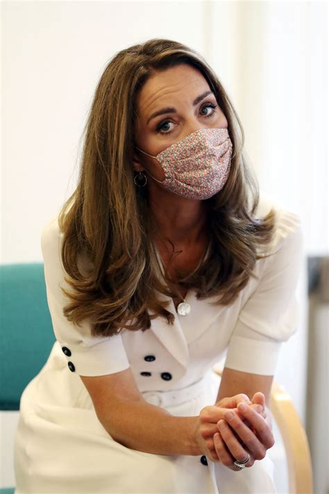 Kate Middleton Has Emerged In A Mask Go Fug Yourself Go Fug Yourself
