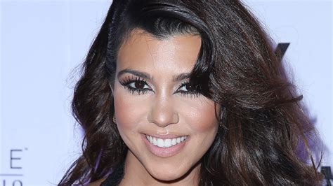 Kourtney Kardashian Goes Braless In Skintight Dress For Couch Fun Tanvir Ahmed Anontow