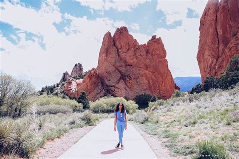 The easiest way to find the small overlook parking lot is to head north of the visitor's center on 30th street. Exploring Garden of the Gods, Colorado / VINTAGE SLANG