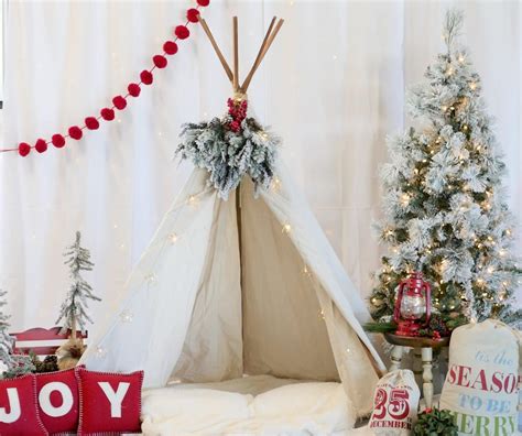 White Christmas Holiday Photo Booth — Mint Event Design