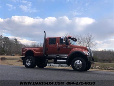 2006 International Cxt 7400 4x4 Crew Cab Diesel Dually With Only 8900