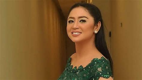 Dewi Perssik Tunda Rencana Punya Anak Fajar