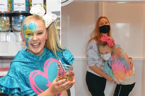 Jojo Siwa Introduces Fans To Girlfriend Kylie After Coming Out