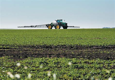 Us Farm Groups Monsanto Sue Over Glyphosate Warning The Western Producer