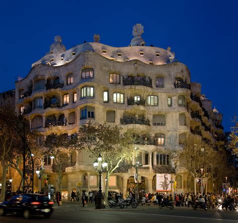 File:Casa Milà - Barcelona, Spain - Jan 2007.jpg - Wikipedia, the free ...