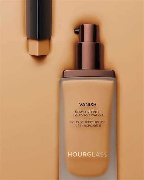 Hourglass Cosmetics Vanish Seamless Finish Liquid Foundation