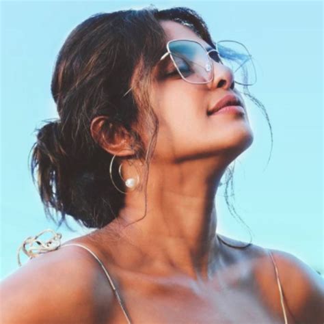 Priyanka Chopra 6 Stunning Selfies Of The Actress That Will Inspire Your Sunglasses Collection