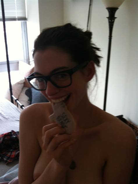 Anne Hathaway Nude Leaked 13 Photos The Fappening