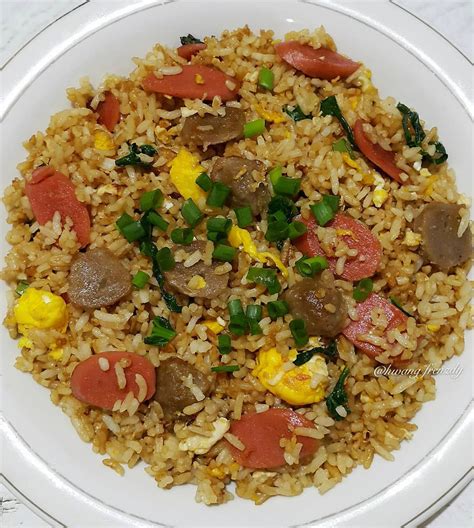 Selain itu, resep ini juga cocok banget untuk tanggal tua dimana saatnya kamu untuk berhemat. Gambar Nasi Goreng Bakso Sosis - Gambar Hitam HD